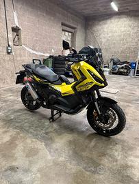 Honda x-adv 750