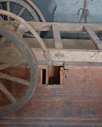carretto in legno antico