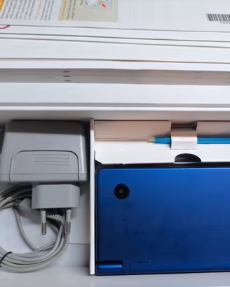 Nintendo DSi Blu + Box + 11 Giochi+Accessori