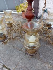 Lampadario vintage a 6 luci in ottone e vetro ambr