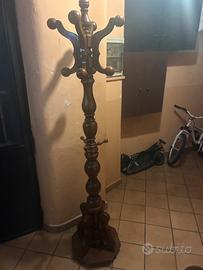 Appendi abiti in legno