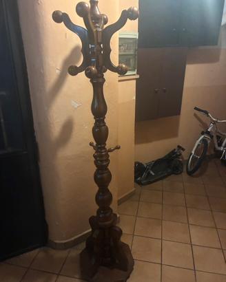 Appendi abiti in legno