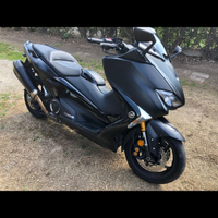 T-Max nero modello sport