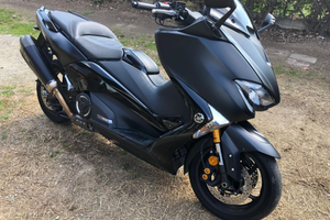 T-Max nero modello sport