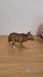 Lupo in legno intagliato a mano