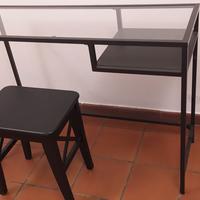 Tavolino computer ferro/vetro+seggiolino in legno