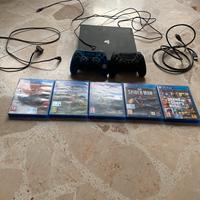 PlayStation 4 con videogiochi e 2 controller