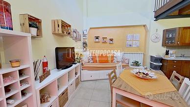 MERAVIGLIOSO MONOLOCALE CON CAMERA SOPPALCATA