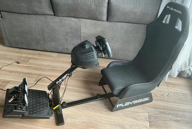 Postazione di guida thrustmaster simulatore