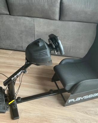 Postazione di guida thrustmaster simulatore