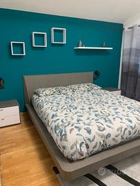 letto matrimoniale e comodini