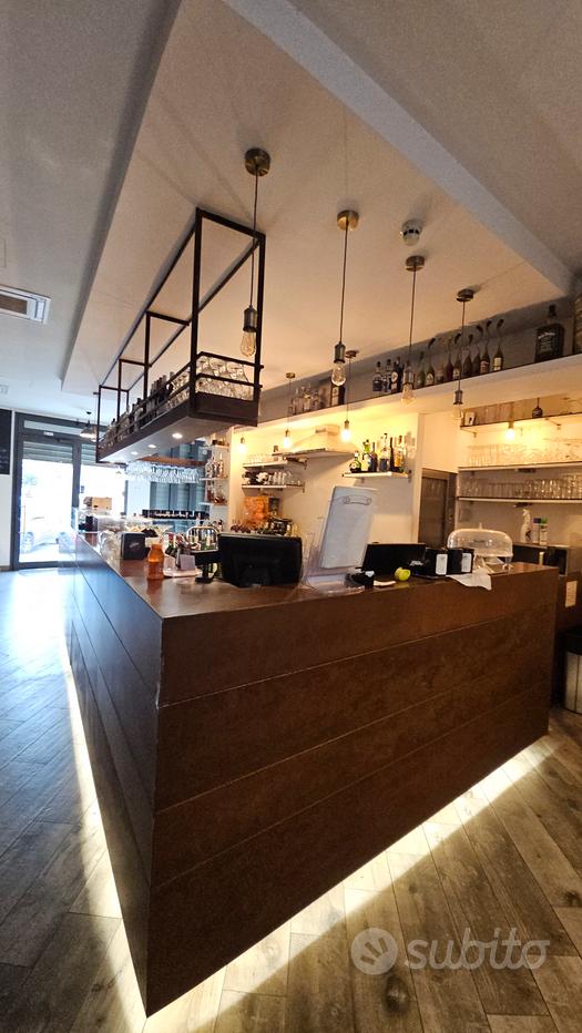 Arredamento Bar Divani Bar Usati Tavolino Sedie E Tavoli Usati Per