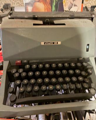 Macchina da scrivere Olivetti