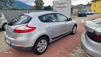 Renault Megane Mégane 1.6B 110cv 6 marce