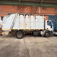 Iveco 180/E4  trasporto rifiuti autocompattatore