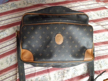 Valleverde borsetta in pelle pari al nuovo