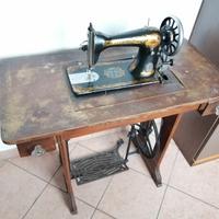 Macchina da cucire antica