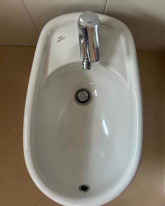 Bidet Ideal Standard con rubinetto