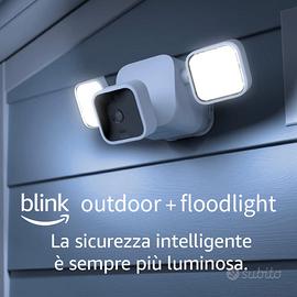 Blink Outdoor + Floodlight | Supporto con faretti