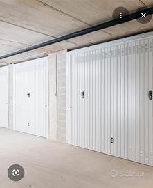 posto moto in box privato