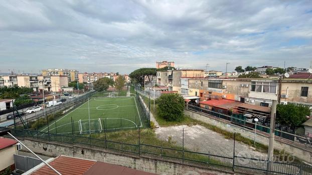 3 LOCALI A NAPOLI