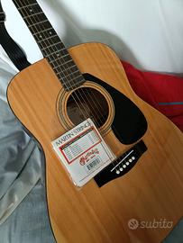 Chitarra Yamaha folk