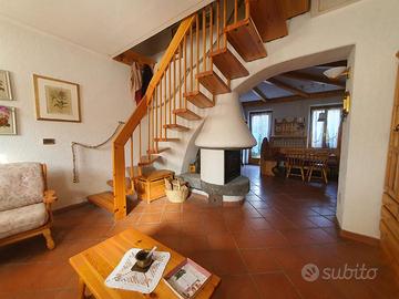 APPARTAMENTO BICAMERE IN STILE MONTANO - senza ...