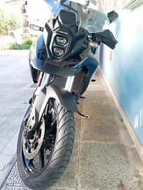 moto Suzuki v strom 800 