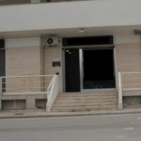 Negozio via p.pio 4 VETRINE