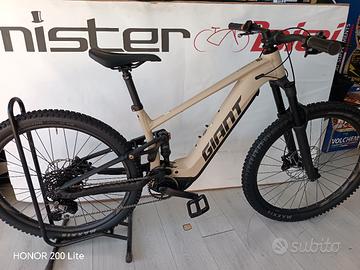 Giant Stance E +1 tg M