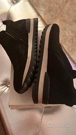 Sneakers nere con strass e zeppa