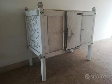 Mobile orientale sbiancato