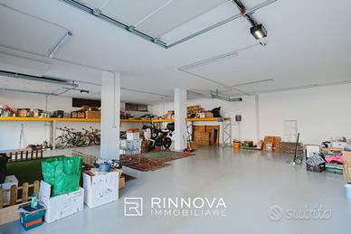 Ampio magazzino/garage piano strada