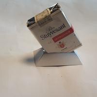 Pacchetti di sigarette vuoti