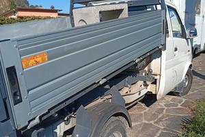 Autocarro ribaltabile anno 2023 13000 km