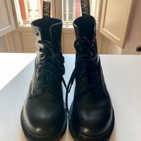 Dr. Martens nere pelle morbida 37