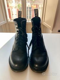 Dr. Martens nere pelle morbida 37