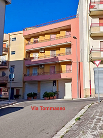 GARAGE mq 47 RIFINITO CON BAGNO E RIPOSTIGLIO