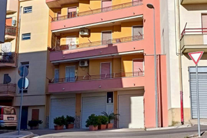 GARAGE mq 47 RIFINITO CON BAGNO E RIPOSTIGLIO