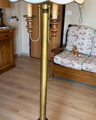 Splendida lampada da terra piantana stile classico
