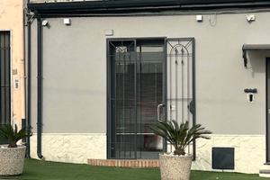 Catanzaro via degli angioini locale fronte strada