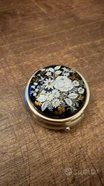 Portapillole Vintage dipinto a fiori