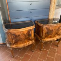 Comodini in stile anni 40 con vetro nero sopra