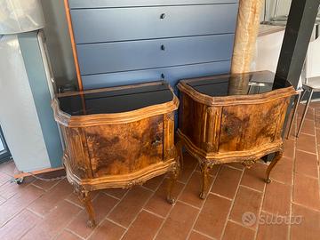 Comodini in stile anni 40 con vetro nero sopra