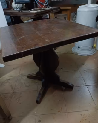 tavoli in legno massello con sedie