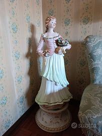 arredamento donna in ceramica alta