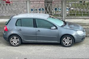 Volkswagen Golf 5 1.6 - benzina /gpl NON MARCIANTE