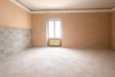 S2 appartamento con box auto in zona centrale