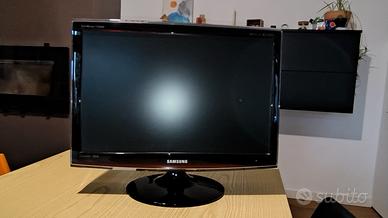 monitor TV Samsung 22 pollici  non funzionante 