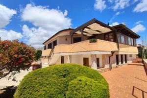 Villa di 604 m² con più di 5 locali e box auto dop